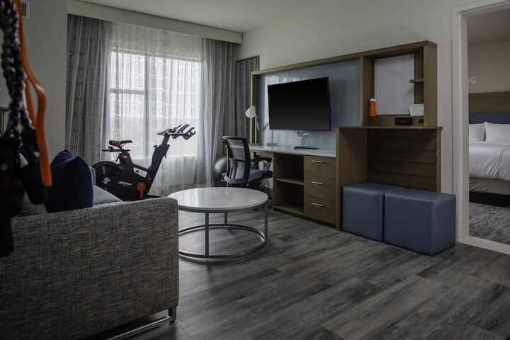 Room 12 of 37
