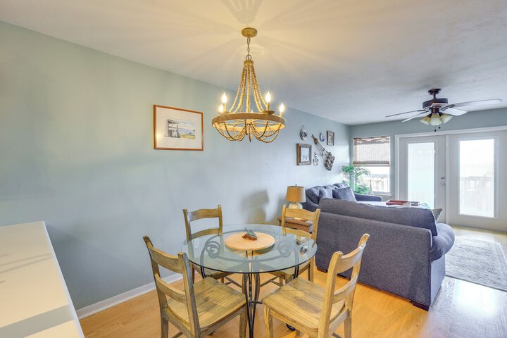 Beach & Pool Access at Condo on Cedar Key!