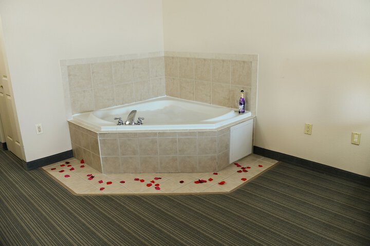 Hot Tub 29 of 31