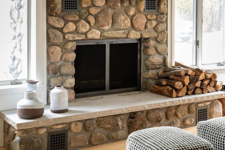 Sandbar Cedar Cottage on Lake Leelanau