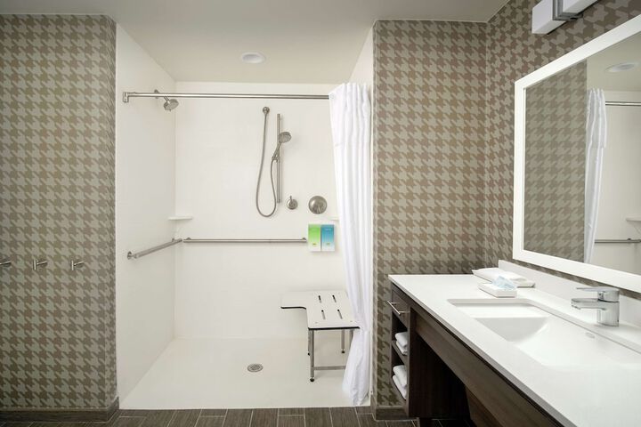 Room 16 of 41