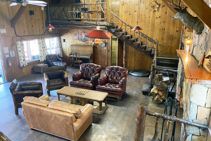Lounge 60 of 70