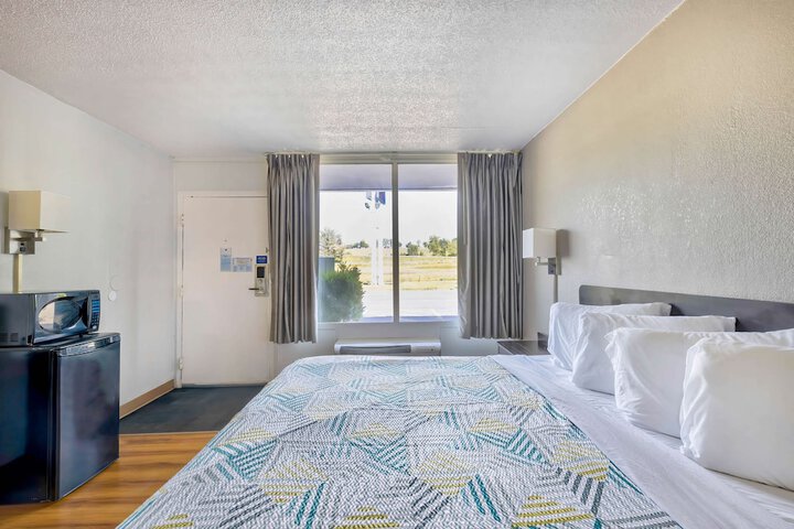 Room 18 of 21