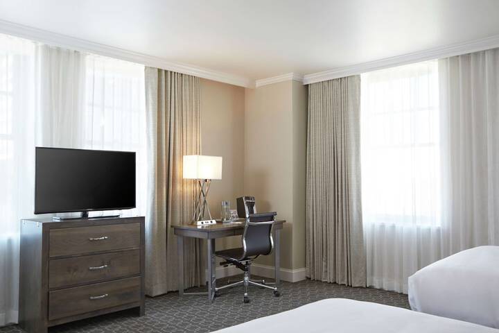 Room 17 of 46