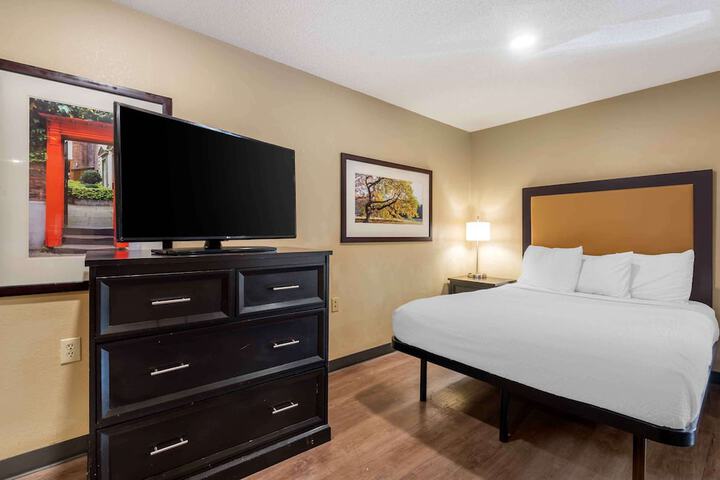 Room 10 of 29