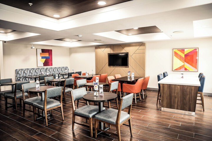 Holiday Inn Express Hotel & Suites Douglas by IHG
