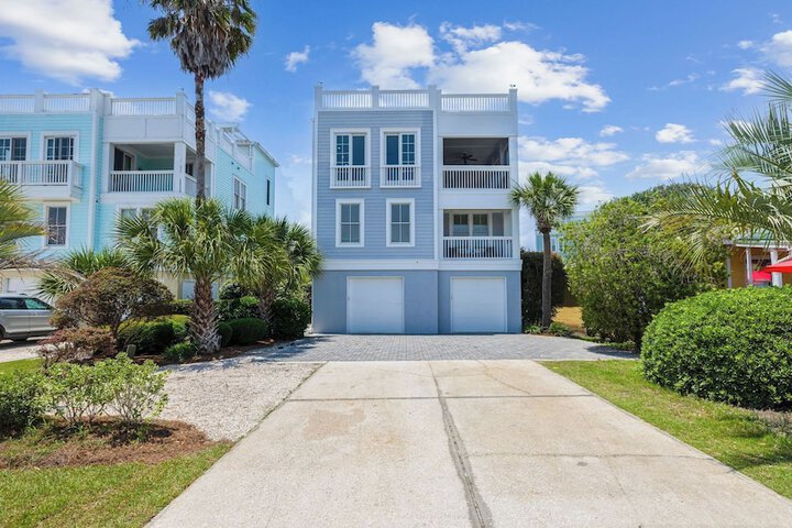 1 Block to Beach Newly Renovated 6bdr w / Rooftop Views Sand Dune by Avantstay