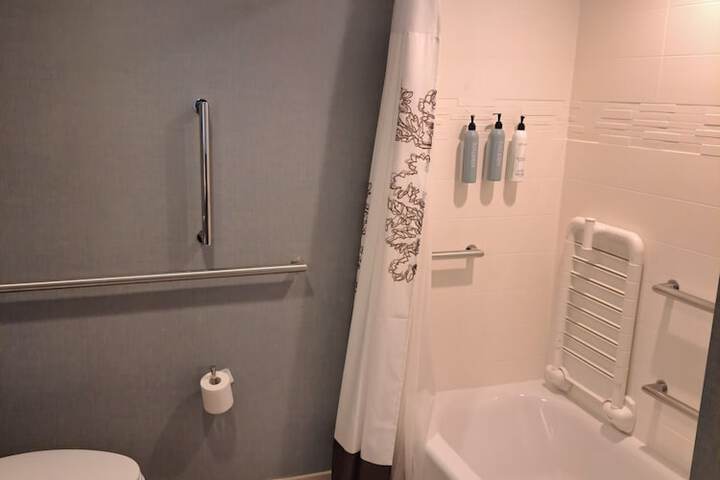 Room 18 of 46