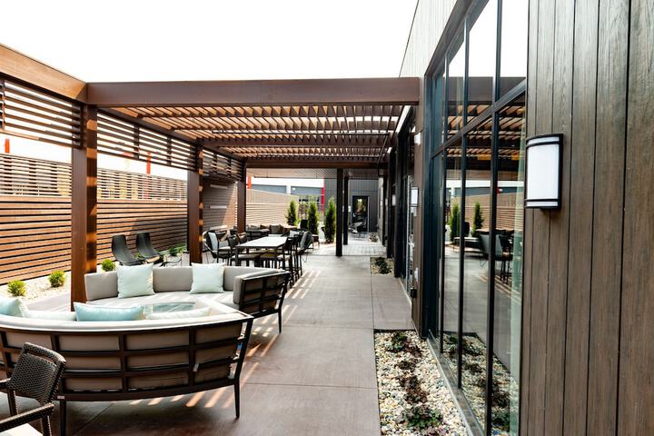 Hotel Exterior 64 of 66