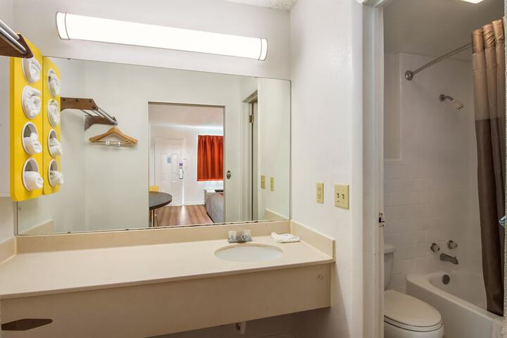 Room 17 of 24