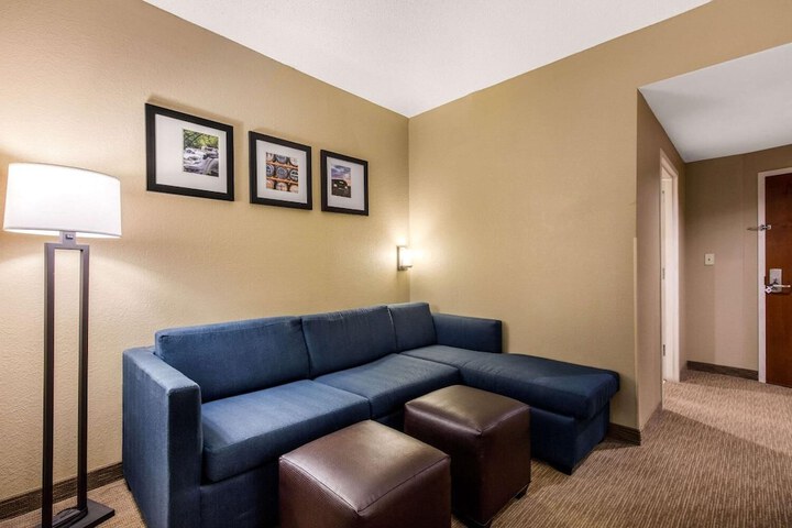 Room 32 of 53