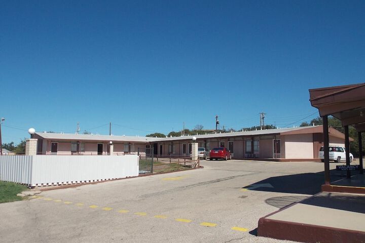 Holiday Host Motel