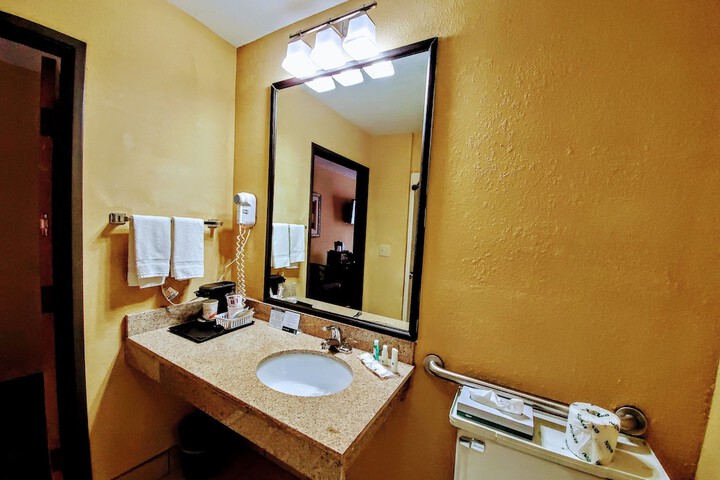 Room 16 of 28