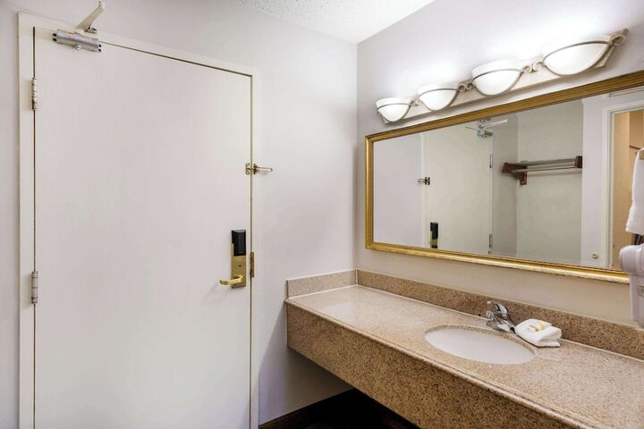 Room 9 of 25