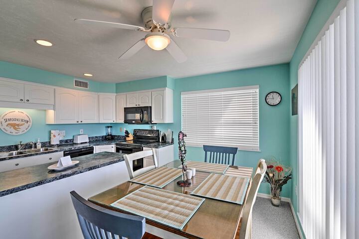 Beachfront Cedar Key Condo w / Pool Spa & Views!
