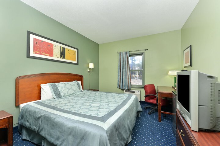 Room 6 of 8