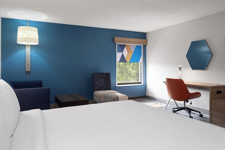 Holiday Inn Express Indianapolis Airport by IHG