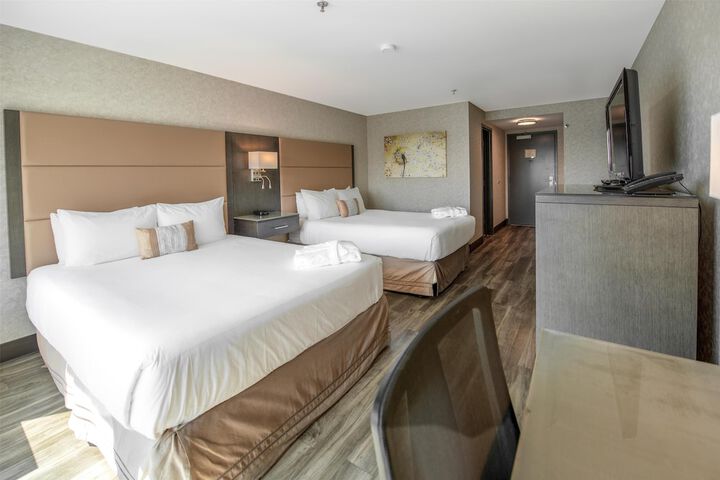 Coast Lonsdale Quay Hotel