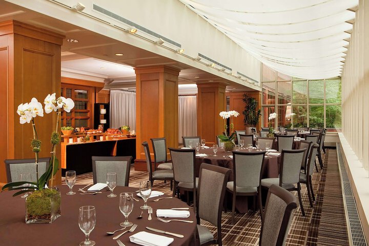 Dining 60 of 79