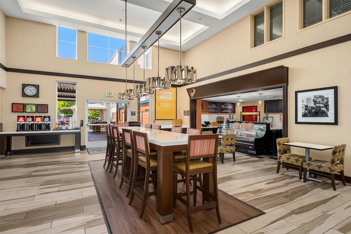 Hampton Inn & Suites Seattle-North / Lynnwood