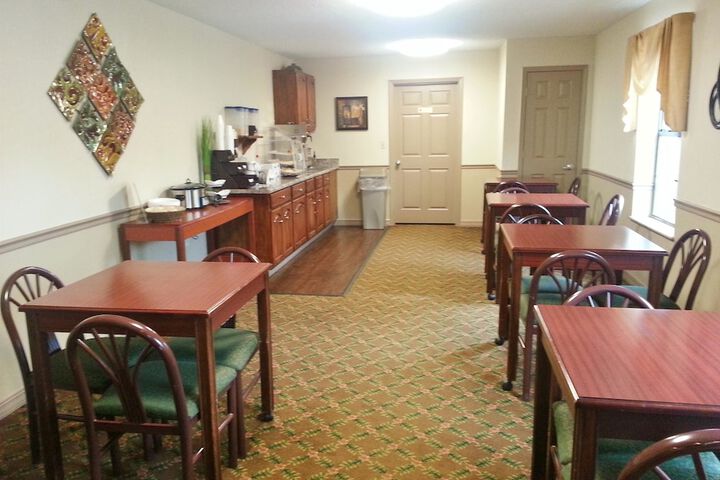 Dining 10 of 12