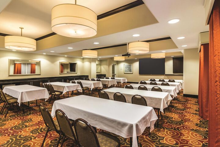 La Quinta Inn & Suites by Wyndham Fargo-Medical Center