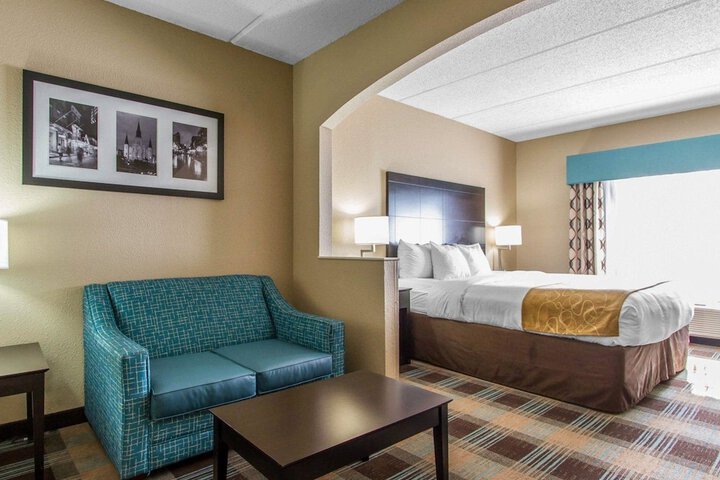 Room 11 of 32