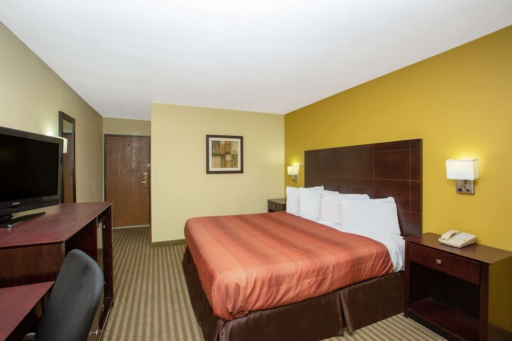 Room 16 of 18