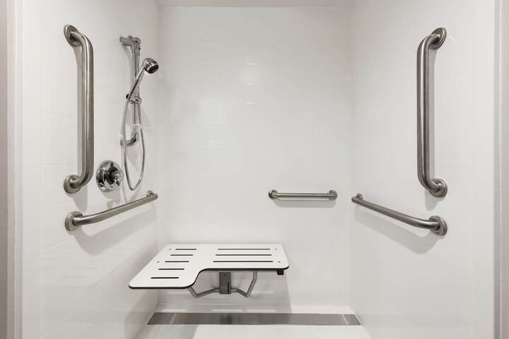 Room 14 of 33