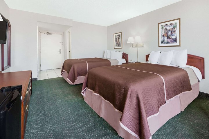 Room 7 of 25