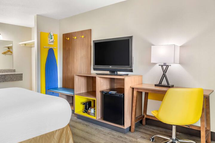 Room 52 of 69