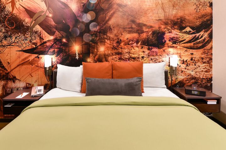 The Tangerine - a Burbank Hotel