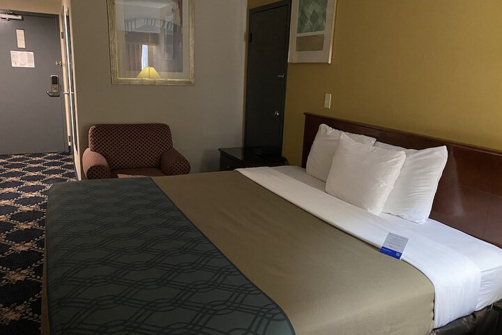 Room 17 of 40
