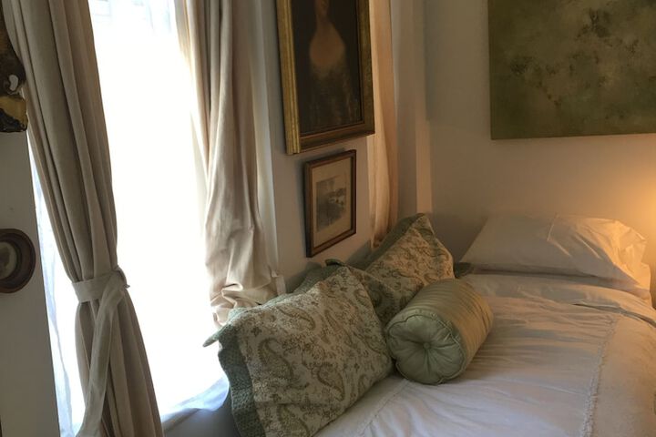 Church Des Artistes Guest House