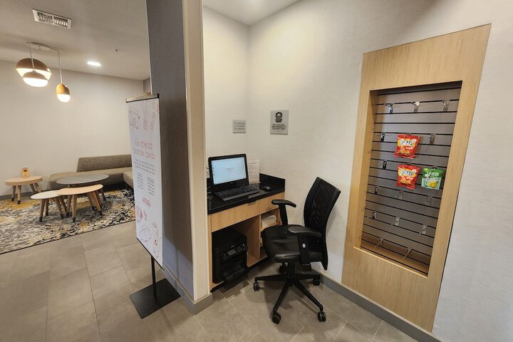 Business Center 37 of 39