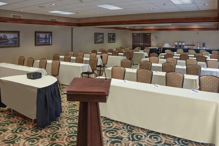 Hampton Inn & Suites Youngstown-Canfield