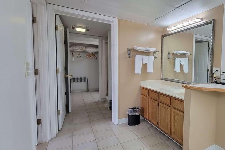 Room 73 of 137