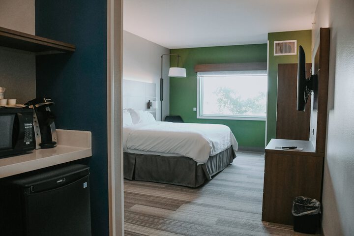 Room 44 of 77