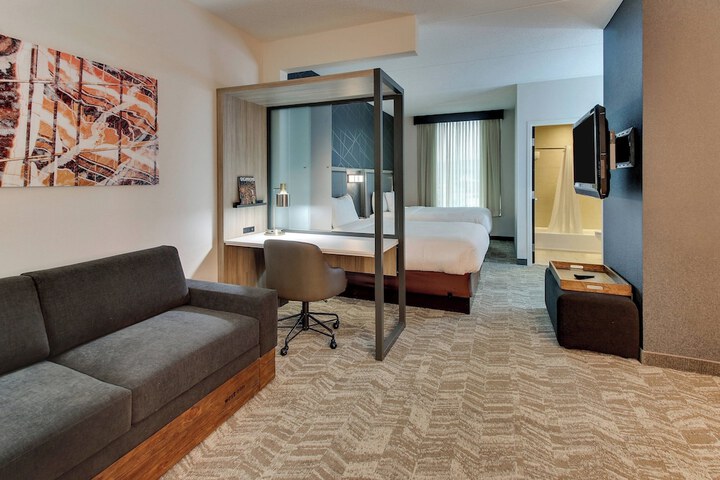 Room 10 of 34
