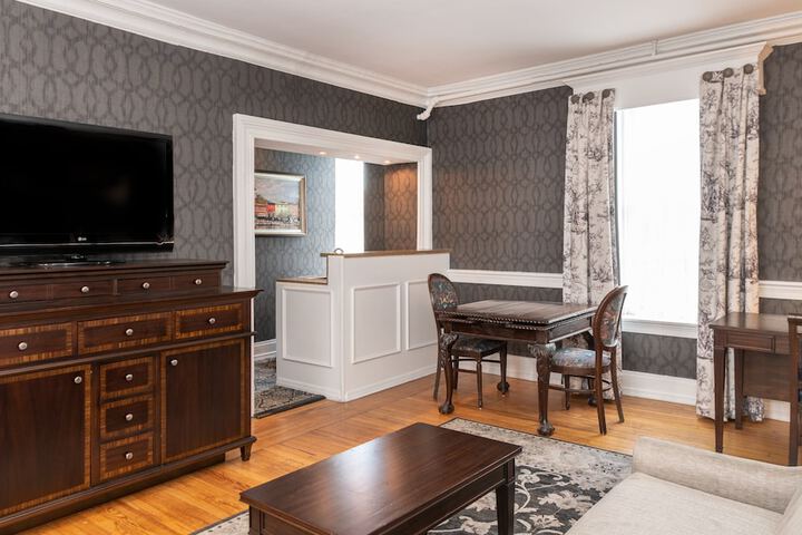 Room 42 of 144