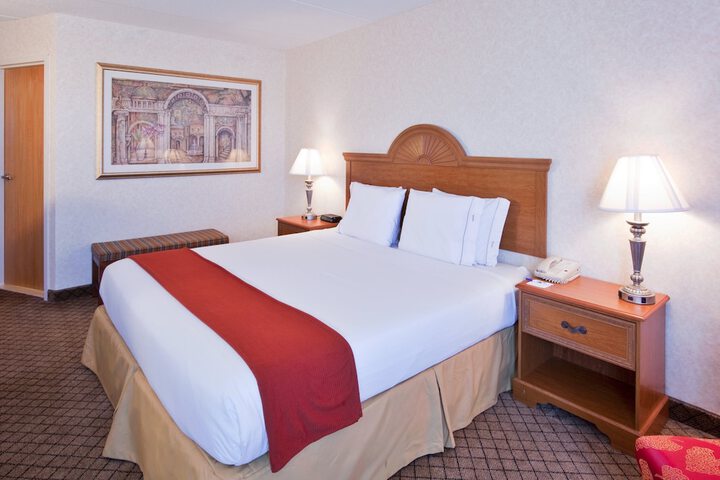 Holiday Inn Express Flint-Campus Area by IHG