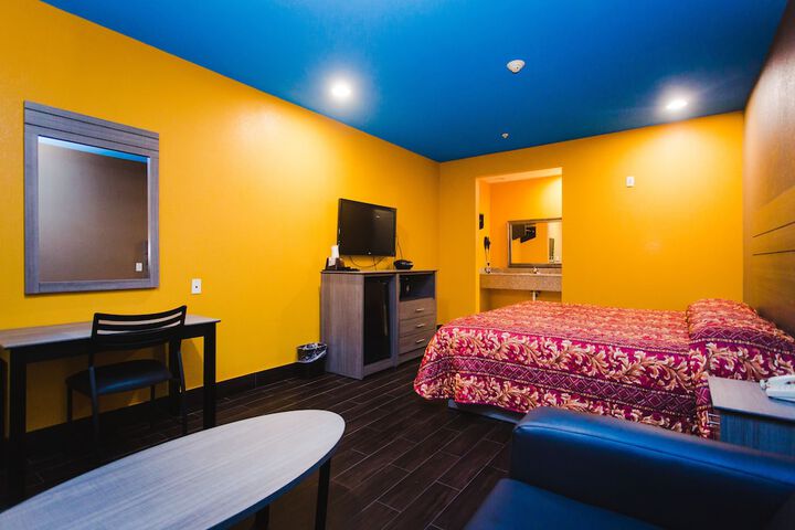 Room 16 of 38