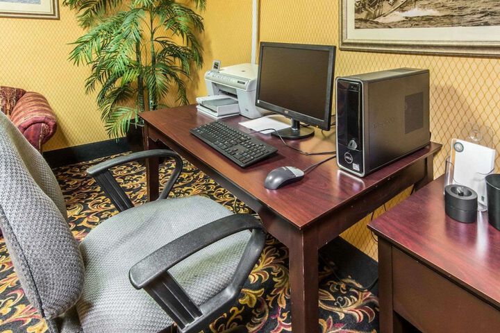 Business Center 63 of 64