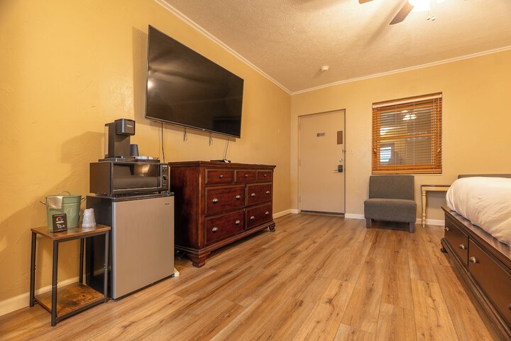 Room 65 of 100