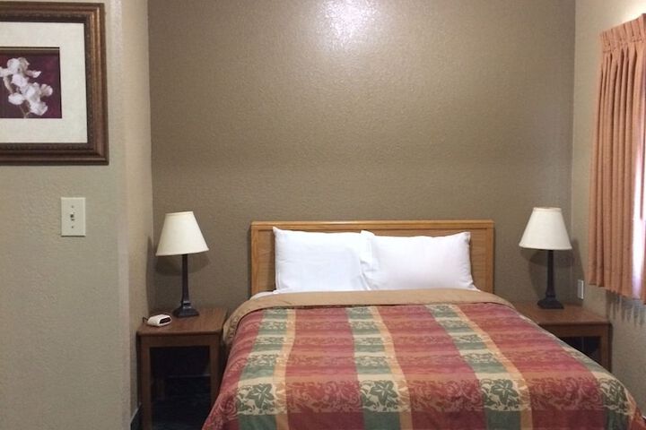 Room 25 of 40