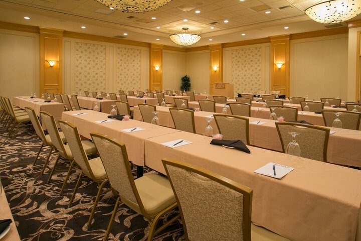 Ballroom/Hall 28 of 38