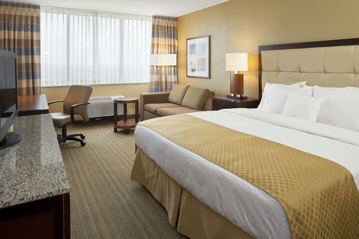DoubleTree by Hilton St. Louis - Westport