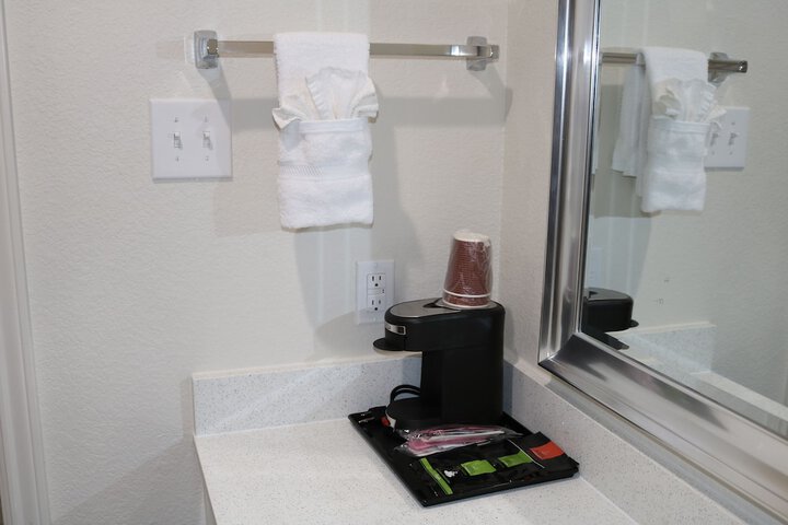 Scottish Inn & Suites - IAH Airport