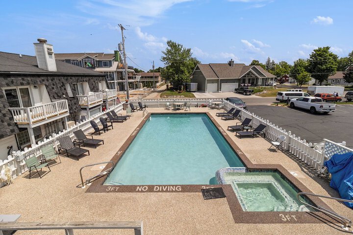 Snyders Shoreline Inn