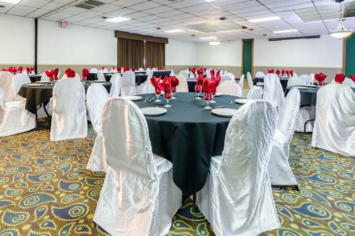Ballroom/Hall 152 of 163